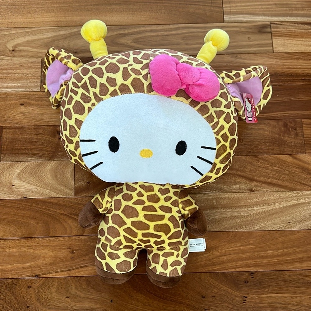 NWT Hello Kitty Giraffe Stuffed Animal